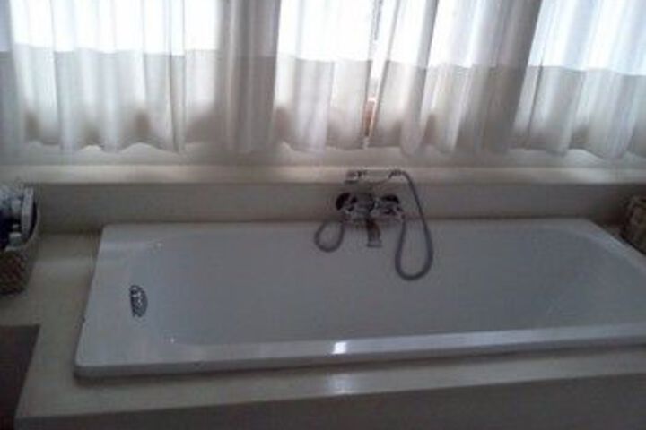 Room 4 of 17