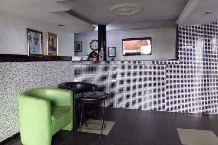 Metro Hotel Ajeigbe