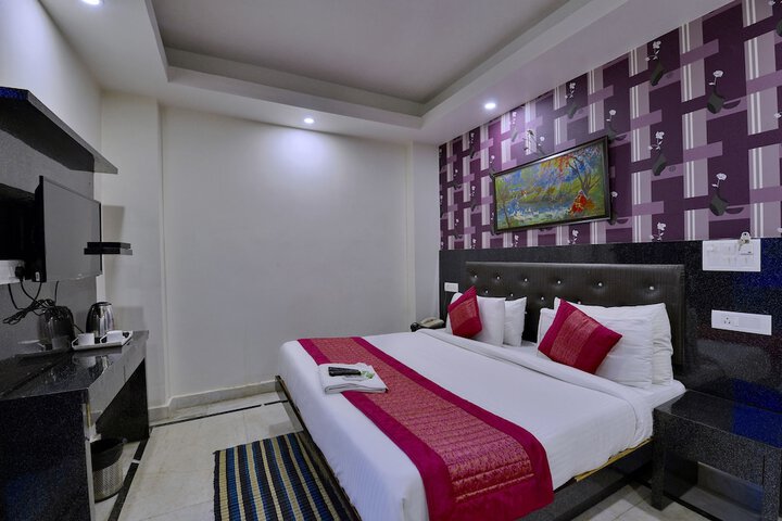 Room 30 of 102