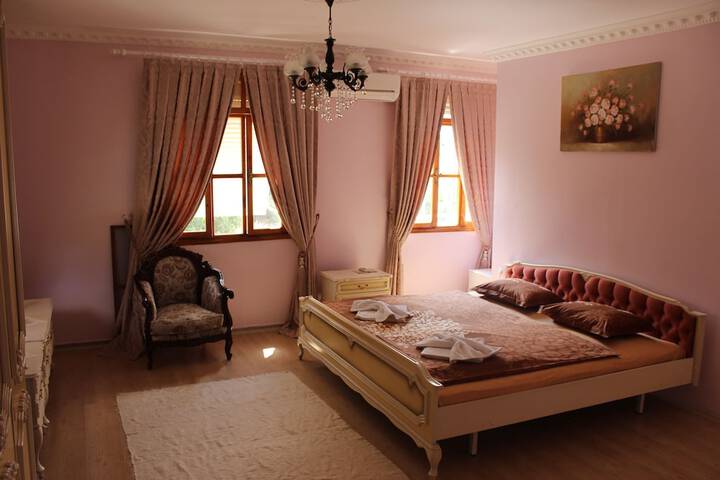 Room 18 of 27