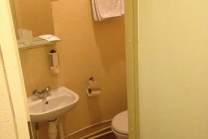 Room 8 of 14
