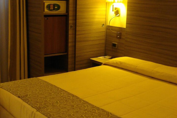 Room 10 of 43