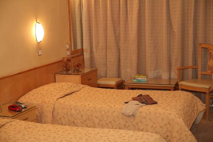 Room 6 of 32