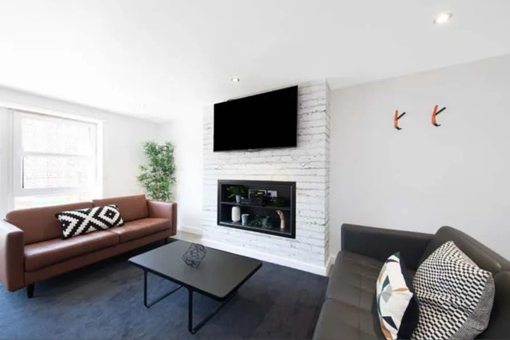 Room 2 of 7