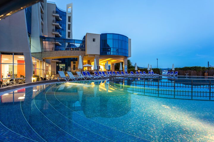 Pool 31 of 76