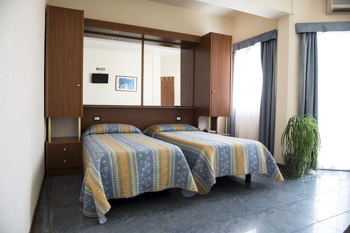 Room 10 of 44