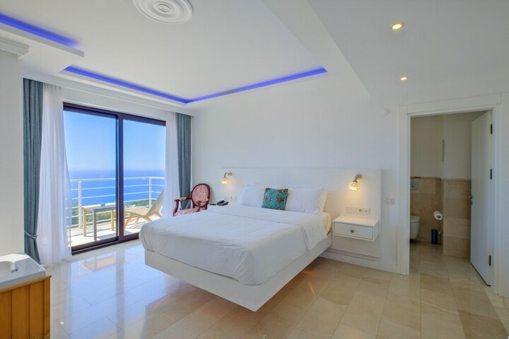 Room 16 of 112