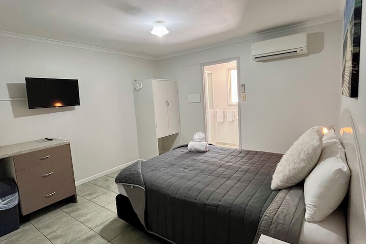 Room 32 of 51
