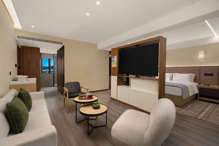 Room 6 of 11