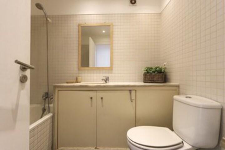 Room 2 of 20