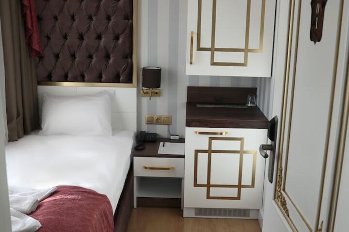 Room 18 of 76