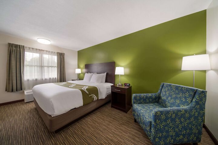1 King Bed (2 of 8)