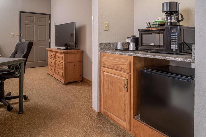 1 King Bed Suite (12 of 13)