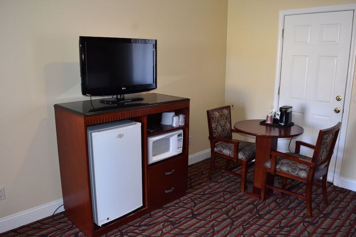 2 Double Beds (1 of 6)