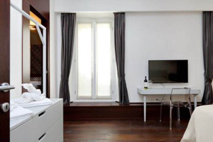 Room 30 of 34
