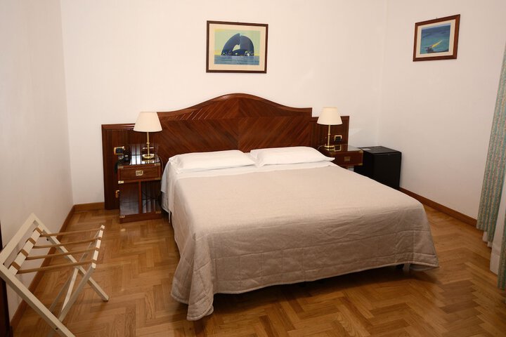 Room 14 of 46