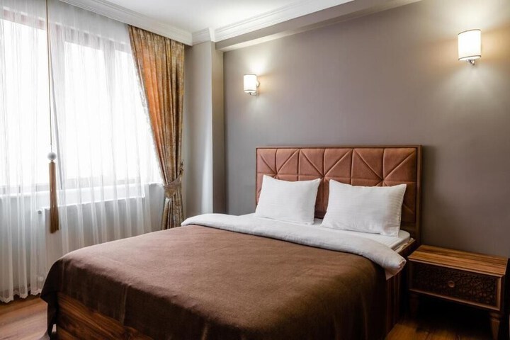 Room 3 of 8