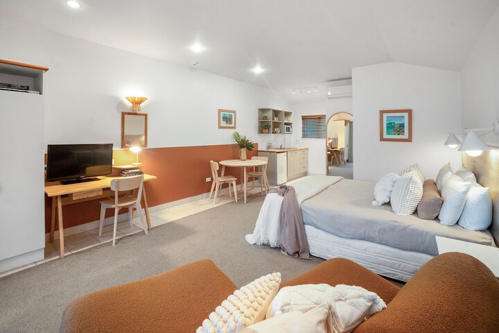 Room 5 of 73