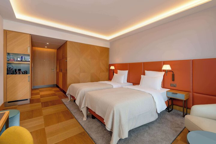 Room 15 of 42
