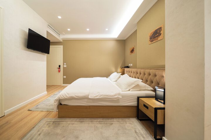 Room 35 of 91