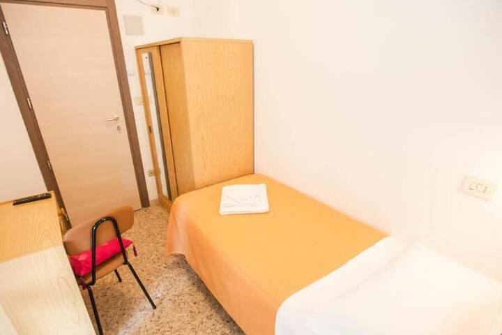 Room 11 of 29