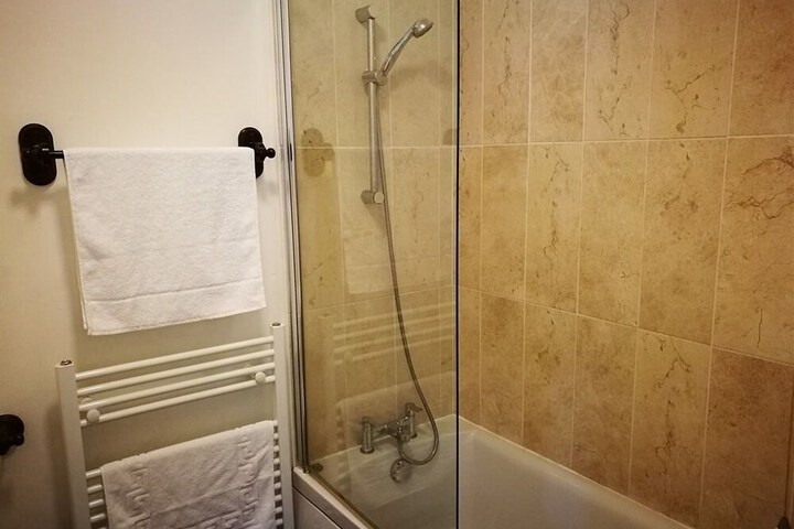 Room 21 of 34