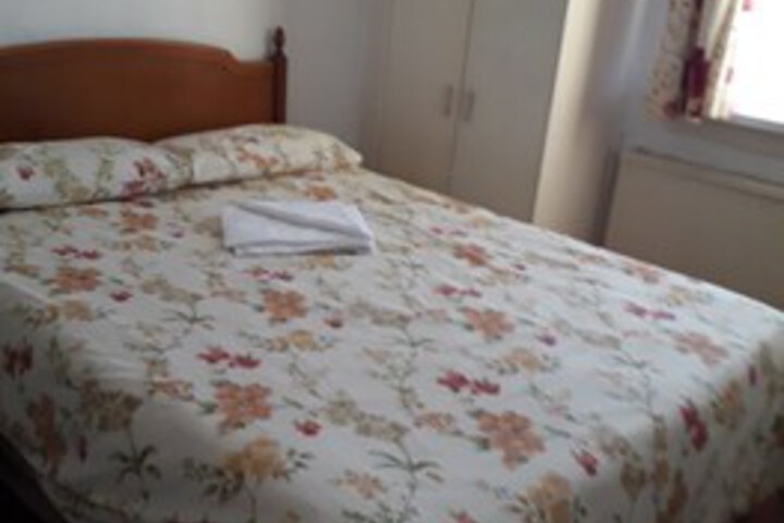 Room 8 of 20