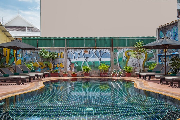 Hotel with Pool