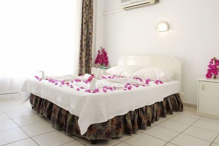 Room 3 of 27