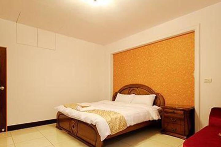 Room 4 of 10