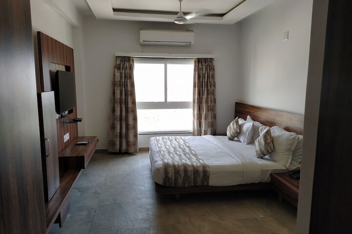 Room 9 of 16