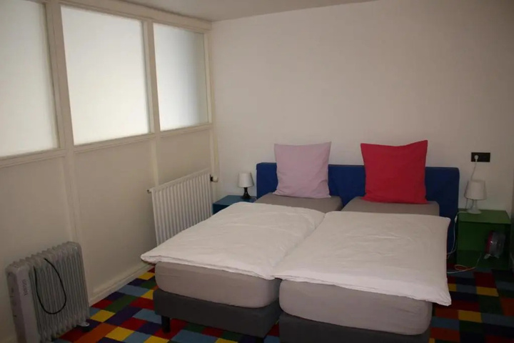 Room 5 of 17