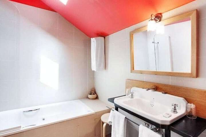 Room 16 of 22