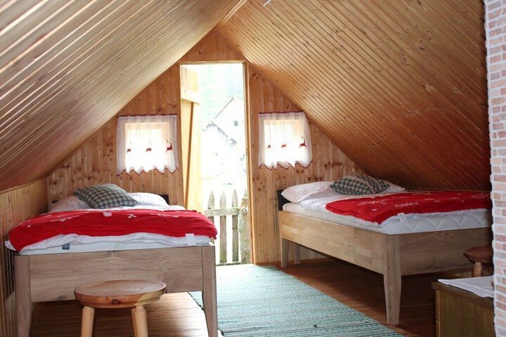 Room 4 of 17