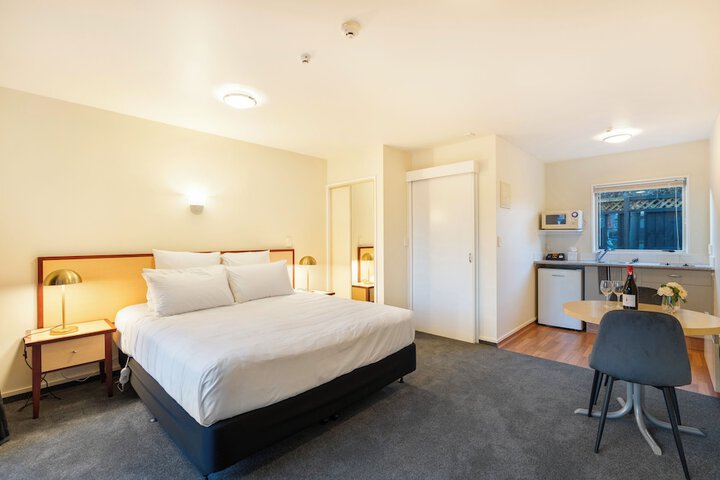 Room 4 of 20