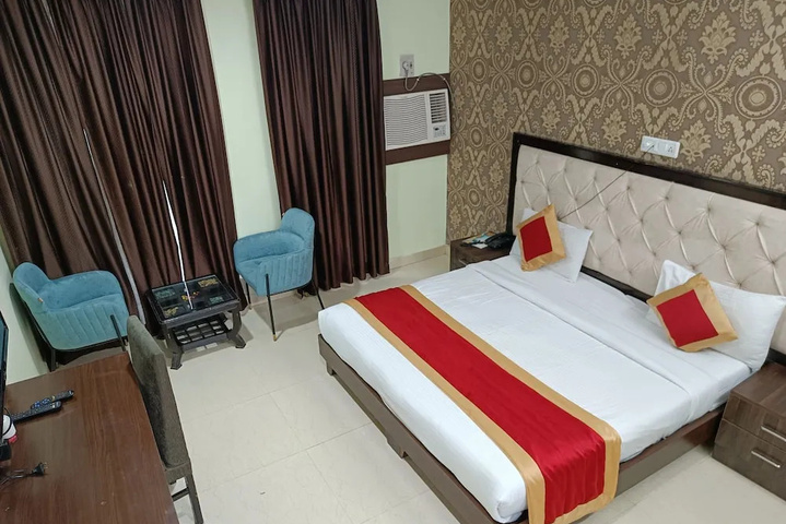Room 2 of 9