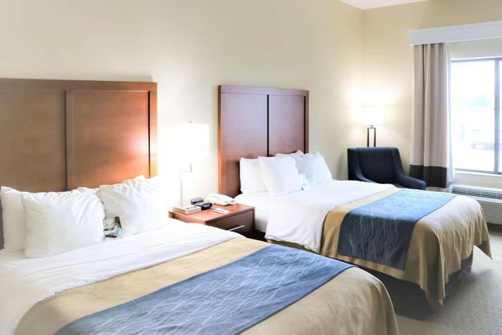 2 Queen Beds (1 of 4)