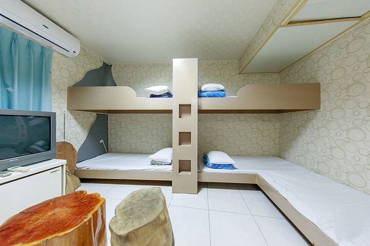 Room 48 of 68
