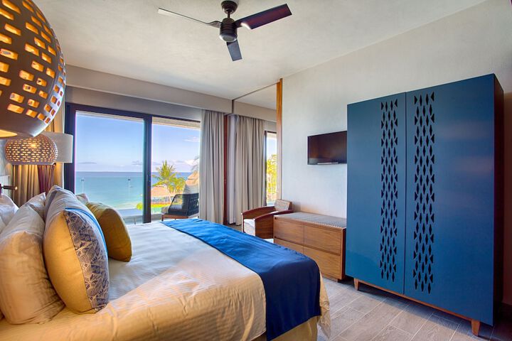 Room 32 of 599