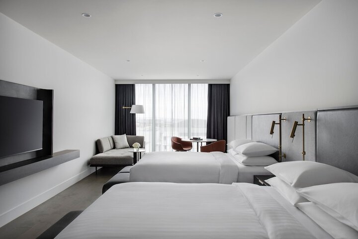 Room 7 of 90