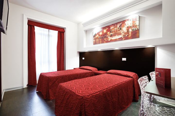 Room 9 of 34