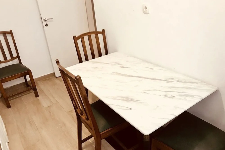 Room 6 of 14