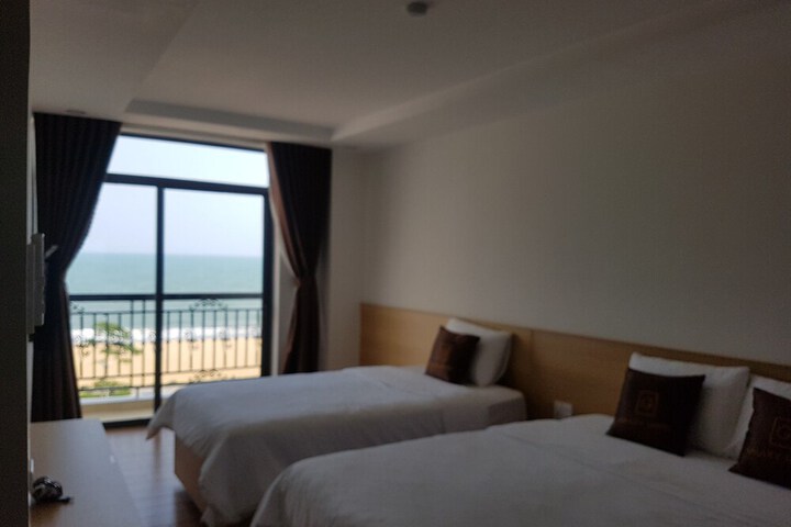 Room 14 of 33