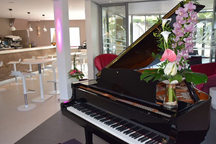 Entrance & Lobby