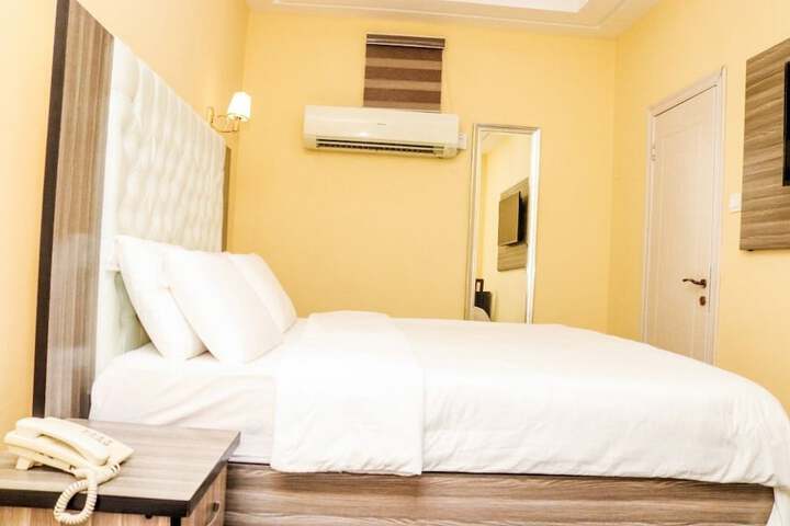 Room 9 of 14