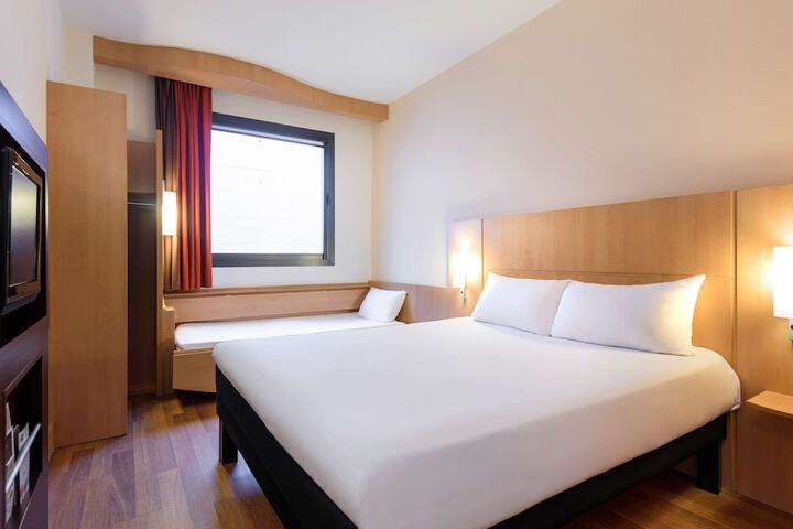 Room 15 of 110