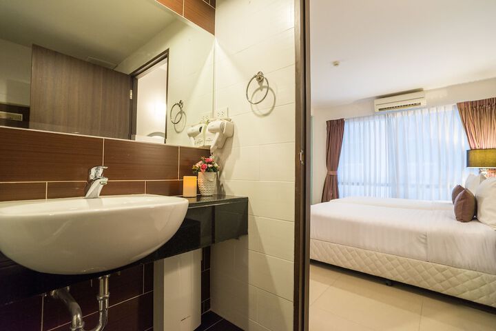Room 54 of 80