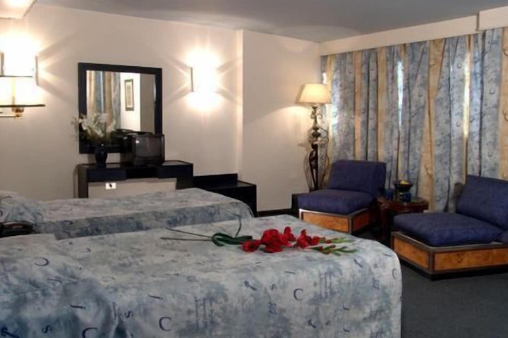 Room 6 of 16