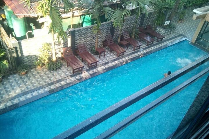 Pools & Facilities
