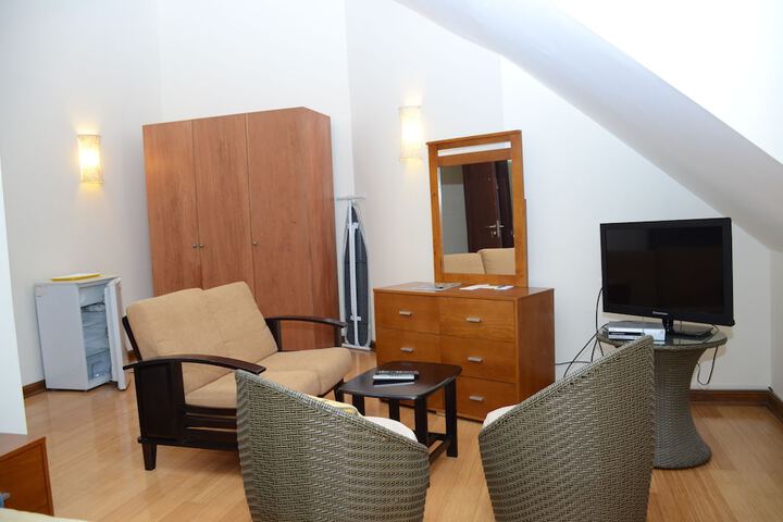 Room 16 of 37